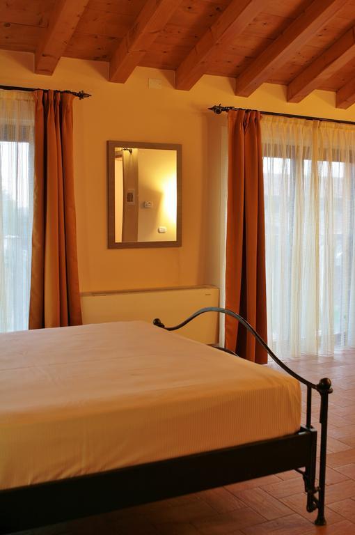 Agriturismo Cavrigo Lodi Cameră foto